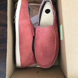 Women’s Olukai Nohea Nubuck 8.5 Never Worn